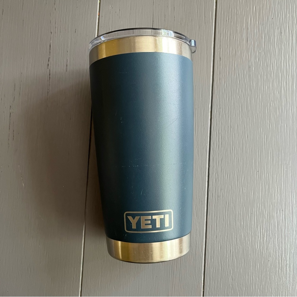 Yeti Rambler Tumbler Navy Blue 20 oz